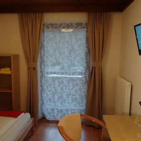 Evianquelle Hotel 3*